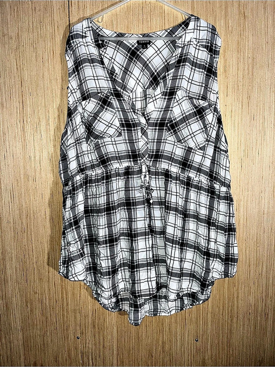 torrid Tops - Torrid Plaid Button Down Top in White & Black